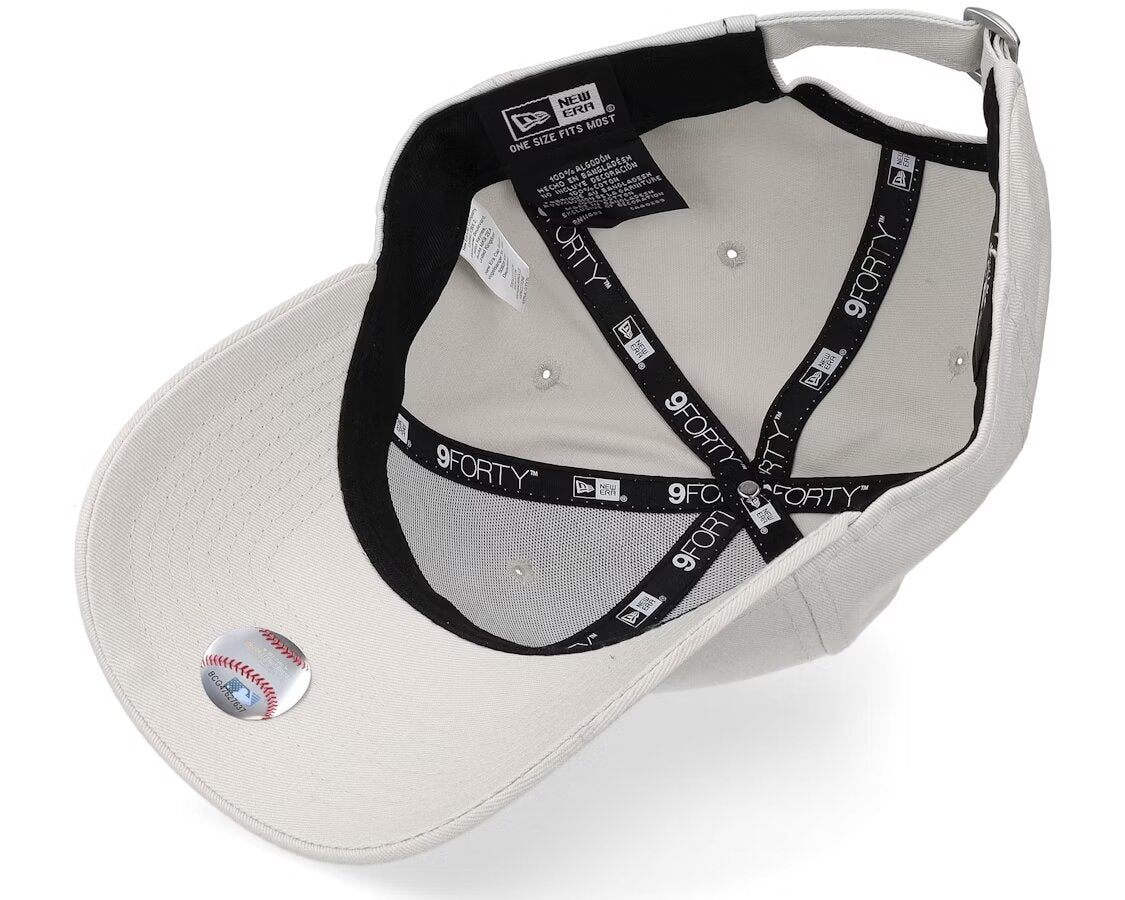 NEW YORK YANKEES LEAGUE ESSENTIAL 9FORTY STONE/RED ADJUSTABLE N: 00262