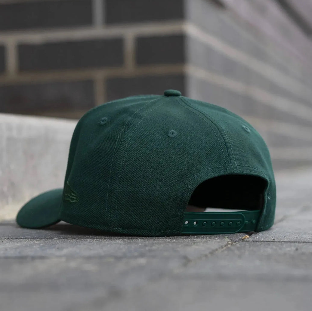 NEW ERA 9FORTY A-FRAME MLB BOSTON RED SOX WORLD SERIES 2004 DARK GREEN / PINK UV SNAPBACK CAP N: 00700