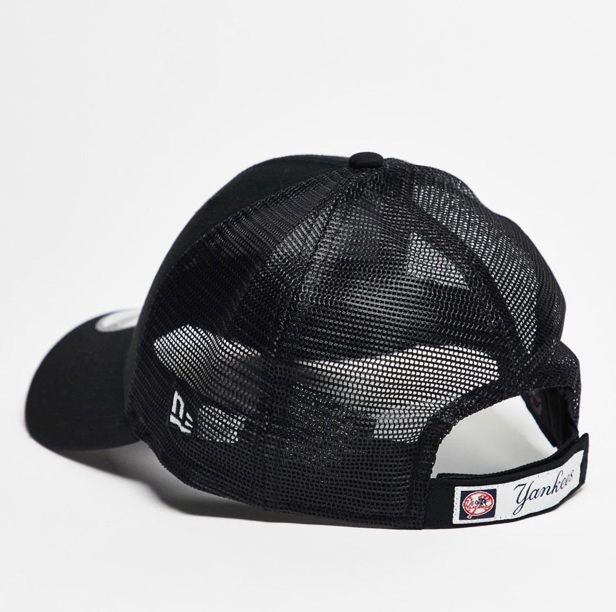 New Era NY Yankees 9forty trucker cap in black N : 00183