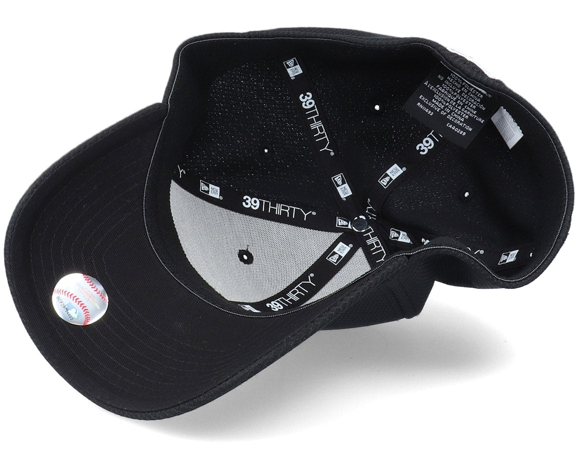 New York Yankees Diamond Era Black/White 39Thirty Flexfit
N’on adjustable small medium
