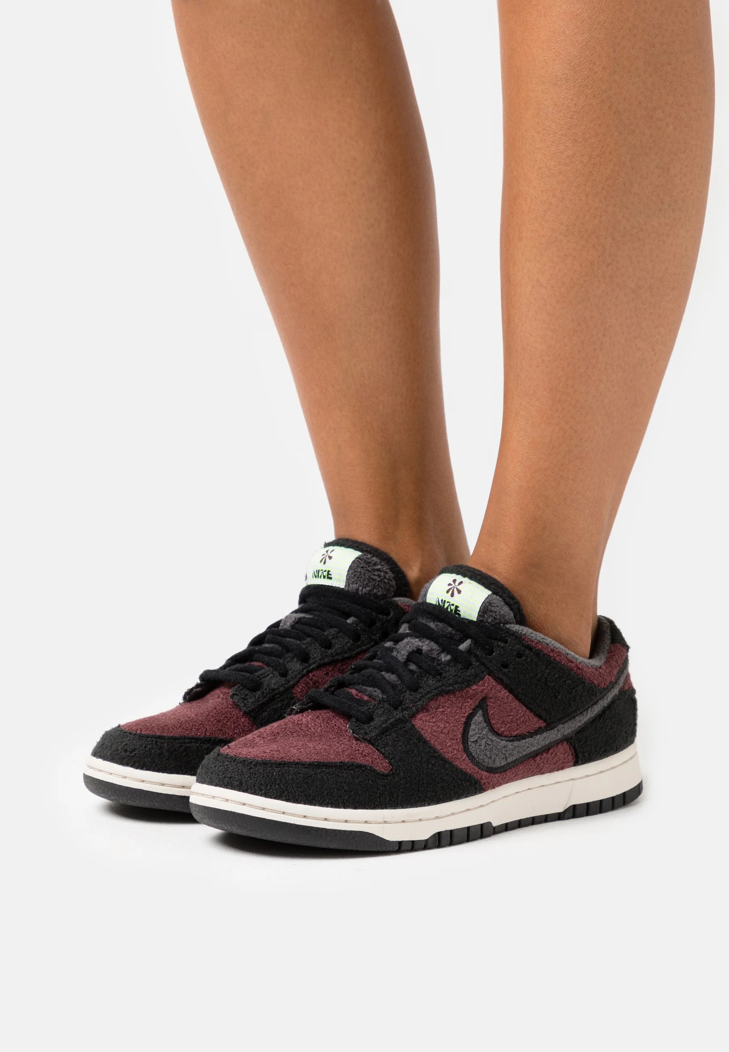 Nike Dunk Low SE Fleece Burgundy Crush