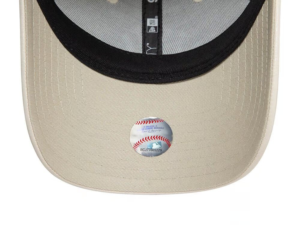 New Era New York Yankees Leather Stone 9Forty Strapback Cap