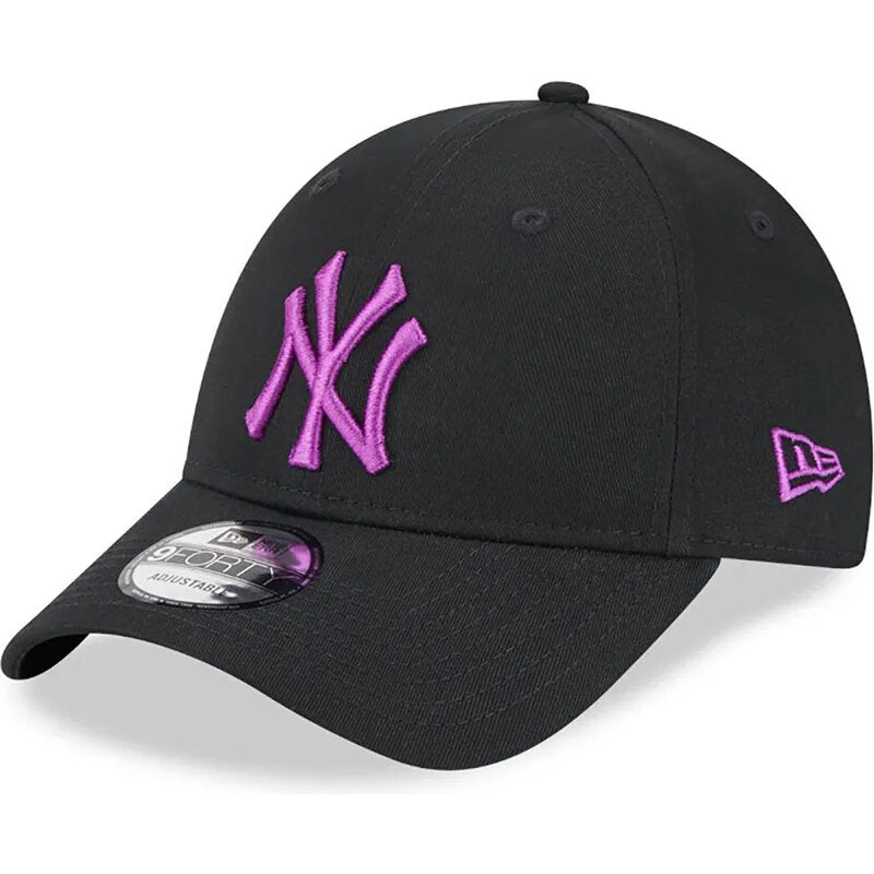 Casquette courbée noire ajustable avec logo violet 9FORTY