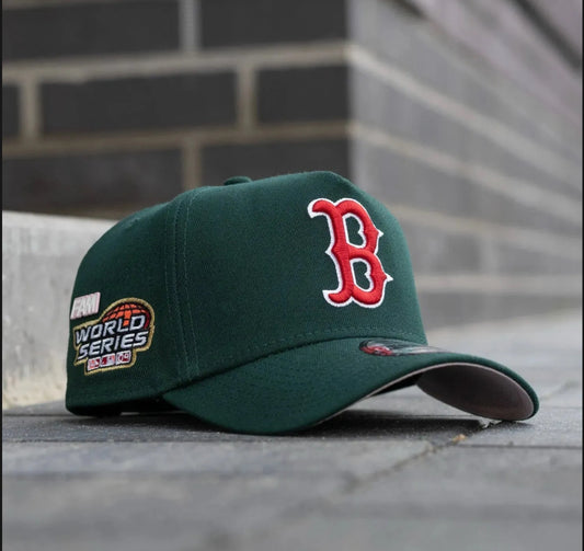 NEW ERA 9FORTY A-FRAME MLB BOSTON RED SOX WORLD SERIES 2004 DARK GREEN / PINK UV SNAPBACK CAP N: 00700