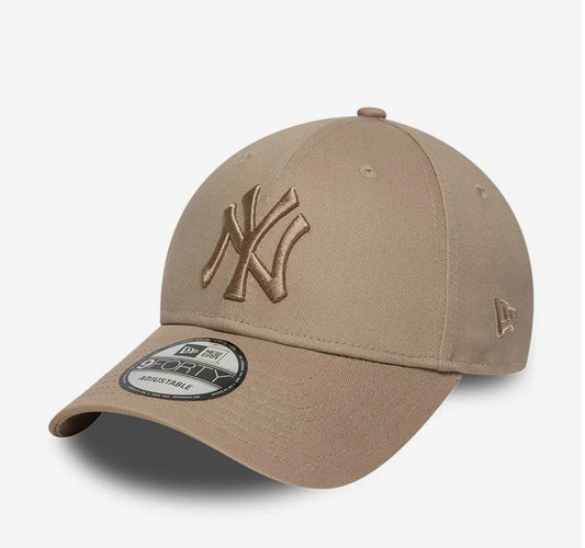 New York Yankees MLB League Essential Pastel Brown 9FORTY Adjustable Cap N: 00804