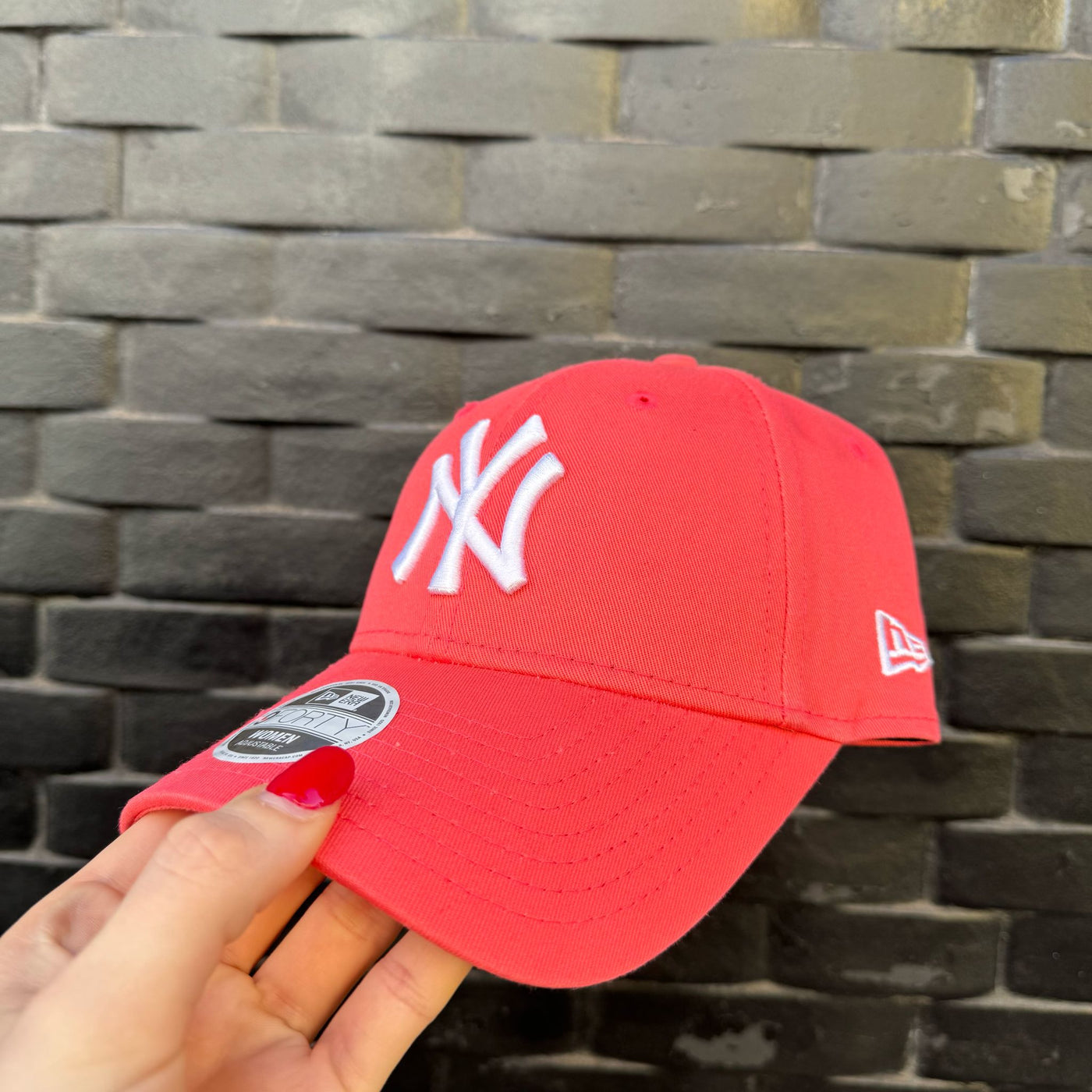 New York Yankees Womens League Essential 9FORTY Pink/White Adjustable