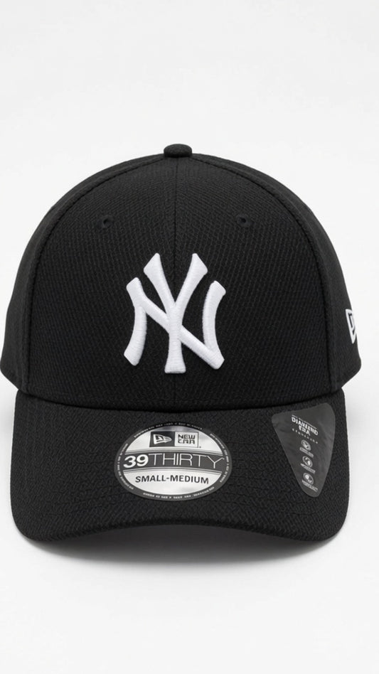 New York Yankees Diamond Era Black/White 39Thirty Flexfit
N’on adjustable small medium